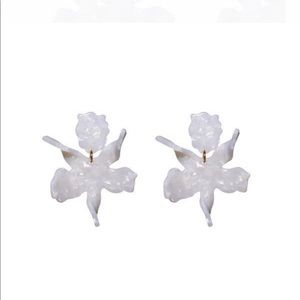Lele Sadoughi NEW. Small paper lily earrings white